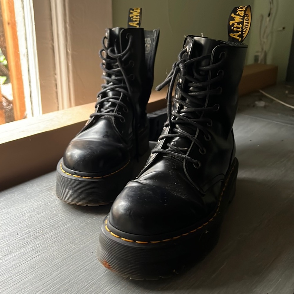 Dr. Martens Platform Jadons